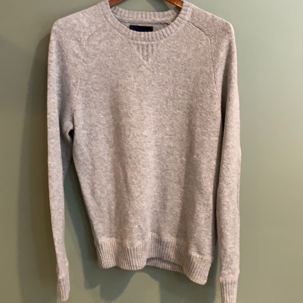 AE INCREDIBLY SOFT CREWNECK SWEATER
American eagle size small pull over sweater